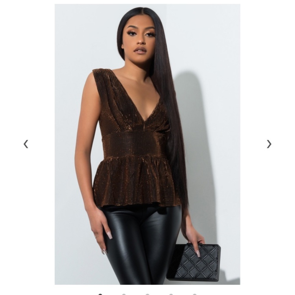 AKIRA Top